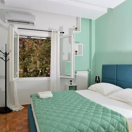 Apartment Cozy In Ilisia With Urban Forest View